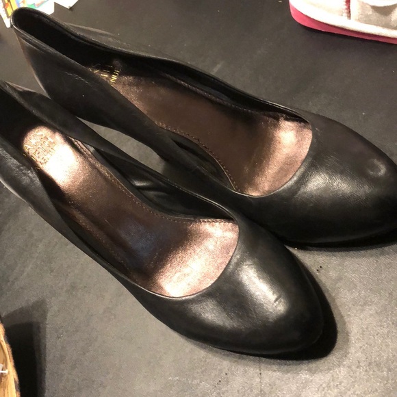 Saks fifth avenue black leather shoes size 9M - Picture 3 of 5